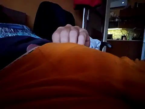 Snapshot of Thomas043 chatting on October 21, 7:44 am Thomas043 online show from October 21, 7:44 am