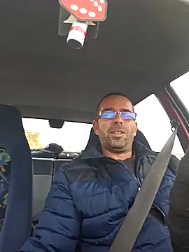 Snapshot of Thomas043 chatting on October 28, 1:46 pm Thomas043 online show from October 28, 1:46 pm