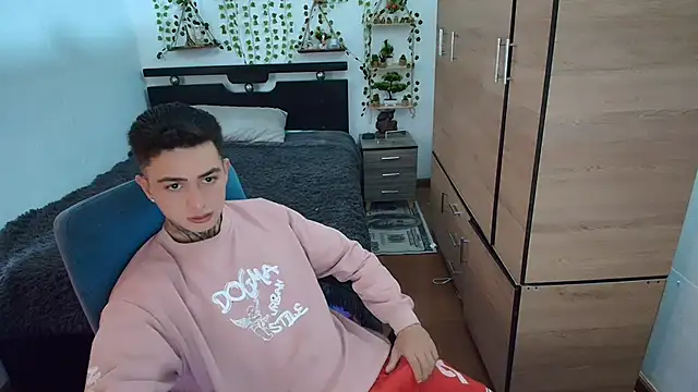 santii ss online show from April 15, 3:56 pm