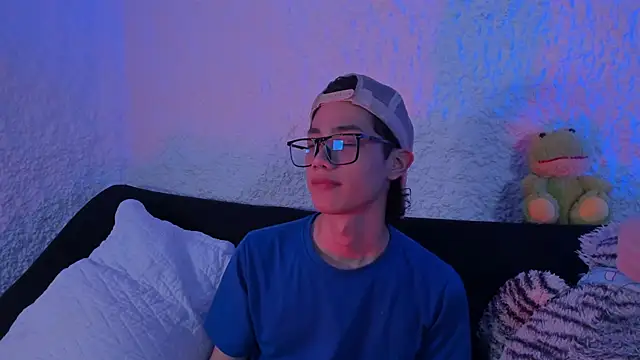 Snapshot of thiago_kinghot chatting on September 15, 5:20 am thiago kinghot online show from September 15, 5:20 am