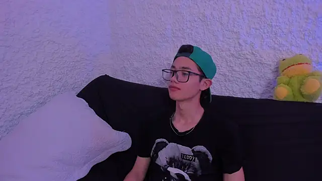 Snapshot of thiago_kinghot chatting on September 17, 1:56 pm thiago kinghot online show from September 17, 1:56 pm