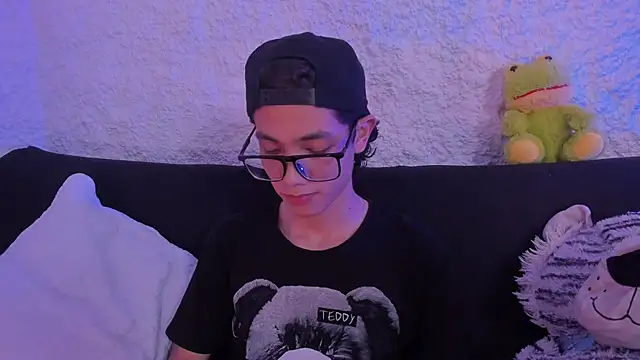 Snapshot of thiago_kinghot chatting on September 16, 5:30 am thiago kinghot online show from September 16, 5:30 am