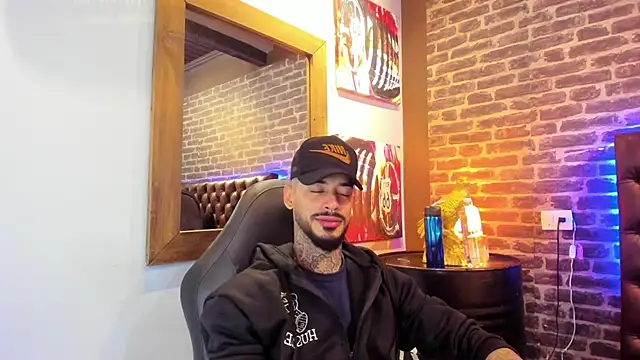 VinzenzRizzo online show from November 15, 4:58 am