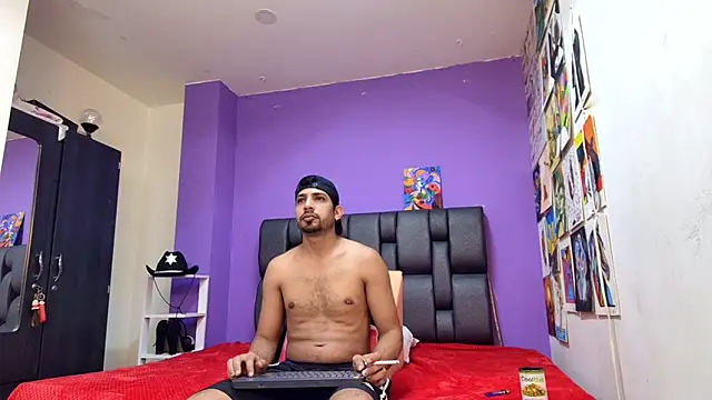 ashtoncooperr online show from November 8, 7:39 pm