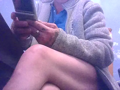 Snapshot of hefin18 chatting on September 10, 9:24 pm hefin18 online show from September 10, 9:24 pm