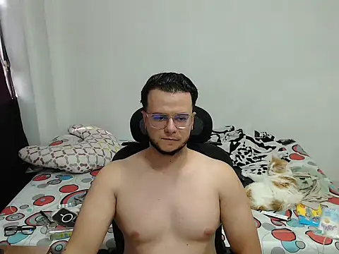 cloudsxxx online show from March 31, 7:04 pm