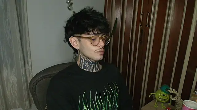 Mihail leroy online show from November 26, 2:47 am