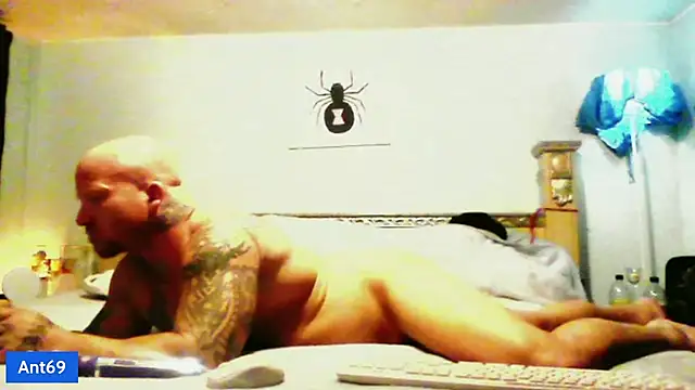 Snapshot of AntMeich6969 chatting on October 6, 2:05 am AntMeich6969 online show from October 6, 2:05 am