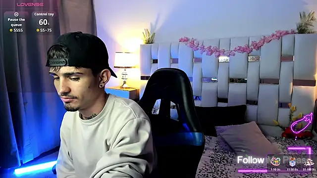 nextboywell1 online show from March 11, 3:35 am