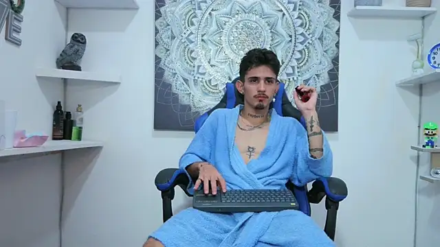 nextboywell1 online show from April 15, 4:34 am