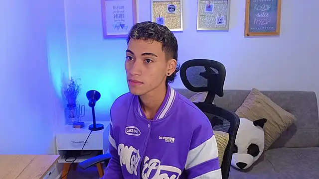 yulian vasquez online show from December 17, 12:34 pm