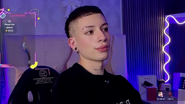 boyfox tay online show from February 21, 7:37 pm