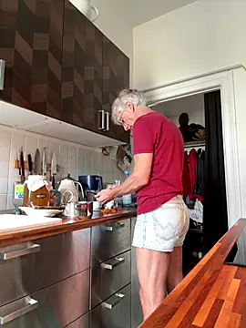 SexyLeon8 online show from September 22, 12:15 pm