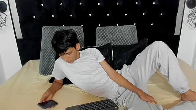 Sebas cat online show from November 25, 8:22 pm