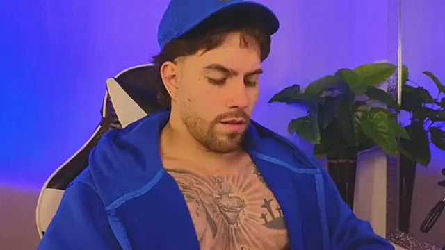 Ades Lowe online show from December 22, 11:40 am