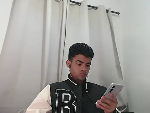 Snapshot of camillo_beischel_ chatting on September 30, 7:39 pm camillo beischel  online show from September 30, 7:39 pm