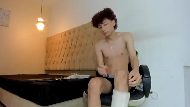 Darkknightx01 online show from February 13, 10:20 am