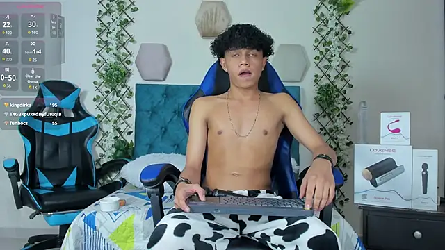 Snapshot of _taylor_black chatting on October 18, 10:37 pm  taylor black online show from October 18, 10:37 pm