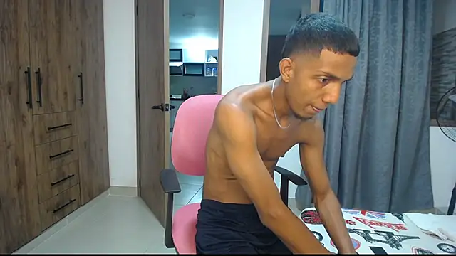 miguelmarcus online show from October 3, 11:43 pm