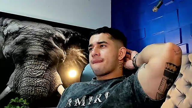 king falconer online show from November 25, 1:40 am