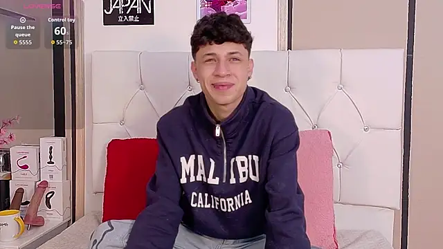 Axel  Evans online show from November 29, 1:02 pm