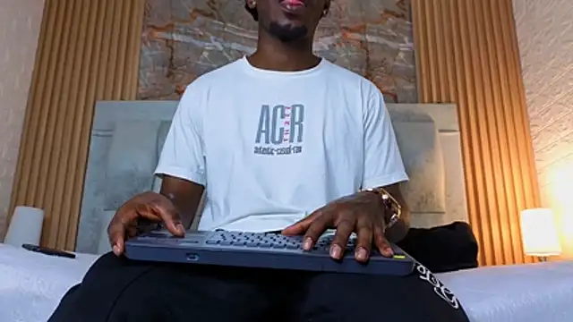 pipedark  online show from November 28, 3:42 am