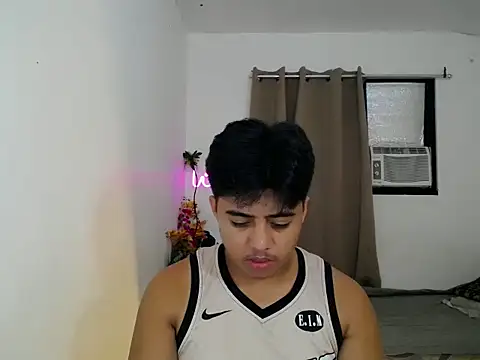 Hugecock2hundle intown online show from November 15, 6:54 pm