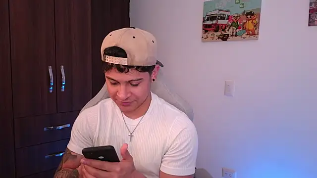 Snapshot of domsantiago_ chatting on September 11, 11:37 pm domsantiago  online show from September 11, 11:37 pm