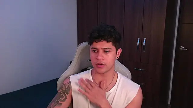 Snapshot of domsantiago_ chatting on October 10, 2:49 am domsantiago  online show from October 10, 2:49 am