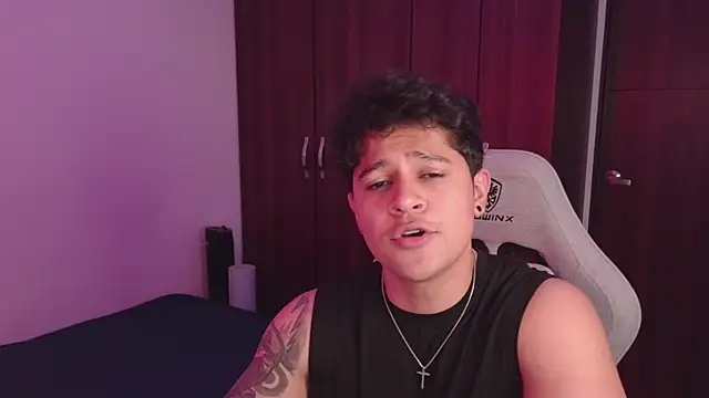 Snapshot of domsantiago_ chatting on October 1, 12:03 am domsantiago  online show from October 1, 12:03 am