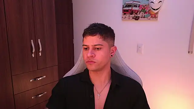 Snapshot of domsantiago_ chatting on October 19, 1:43 am domsantiago  online show from October 19, 1:43 am