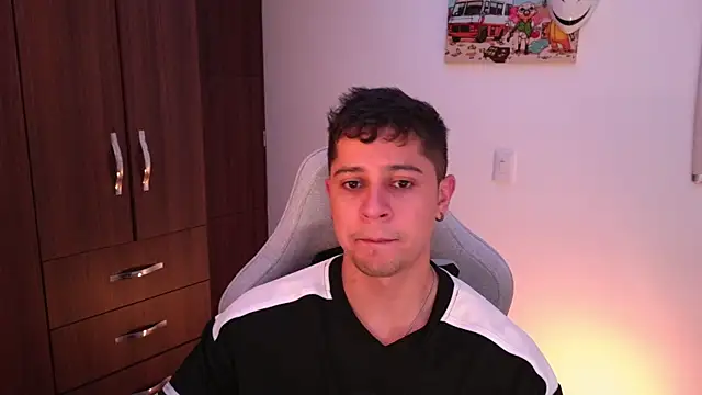 Snapshot of domsantiago_ chatting on October 25, 2:13 am domsantiago  online show from October 25, 2:13 am