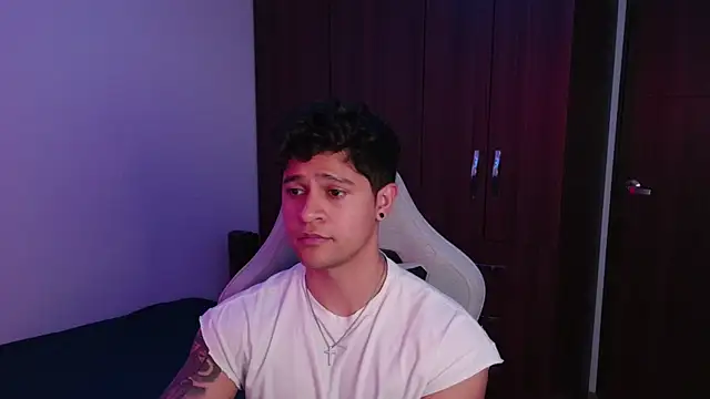 Snapshot of domsantiago_ chatting on September 26, 12:30 am domsantiago  online show from September 26, 12:30 am