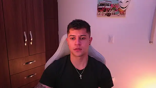 Snapshot of domsantiago_ chatting on October 18, 1:43 am domsantiago  online show from October 18, 1:43 am