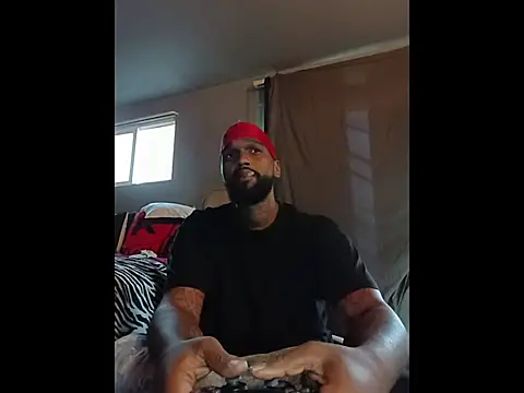 Snapshot of EbonyKing69 chatting on October 24, 12:13 am EbonyKing69 online show from October 24, 12:13 am