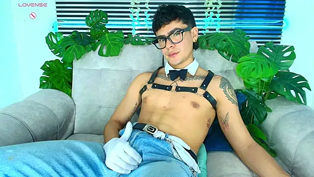 CamiiGuzmanX online show from March 13, 9:54 pm