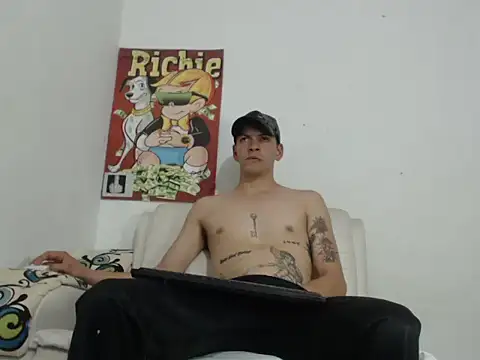 Snapshot of Thomasjons_ chatting on October 24, 2:35 am Thomasjons online show from October 24, 2:35 am