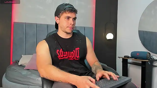 Snapshot of Liam_walk_ chatting on September 16, 12:12 am Liam walk  online show from September 16, 12:12 am