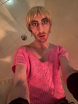 troiapompea online show from March 22, 1:43 am