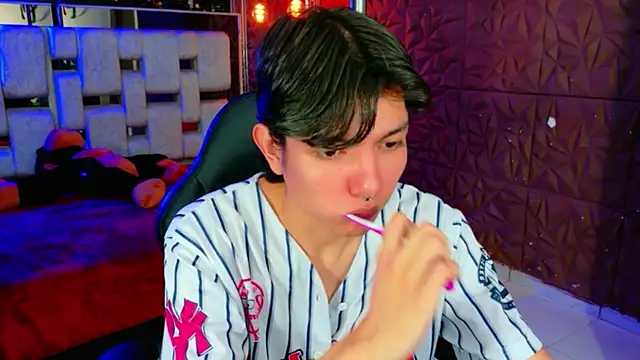 alandelrey57 online show from February 19, 2:52 am