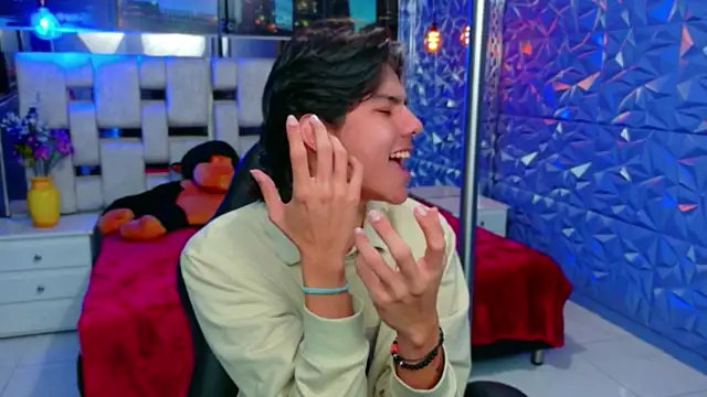 alandelrey57 online show from April 1, 9:00 am