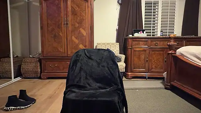 DERTYLAY online show from April 20, 3:42 am