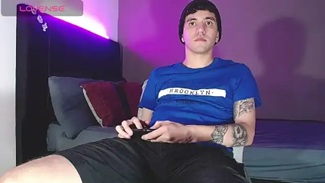 Matteo12  online show from February 18, 2:10 am