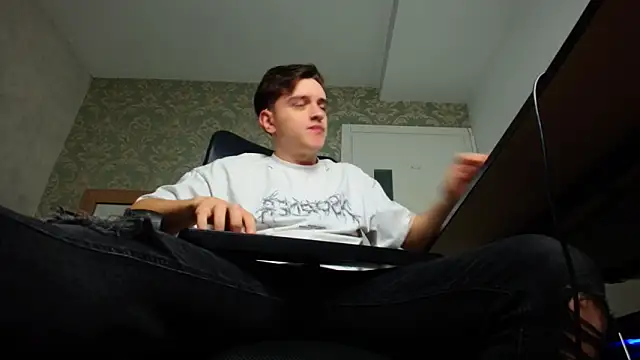 Snapshot of FelixStarkk chatting on October 21, 4:26 am FelixStarkk online show from October 21, 4:26 am