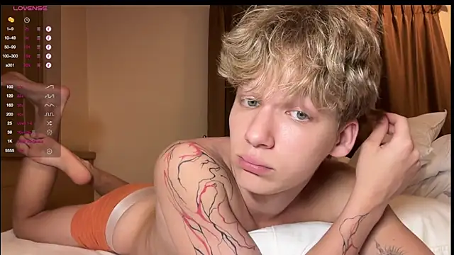 walter cute online show from April 4, 7:00 pm