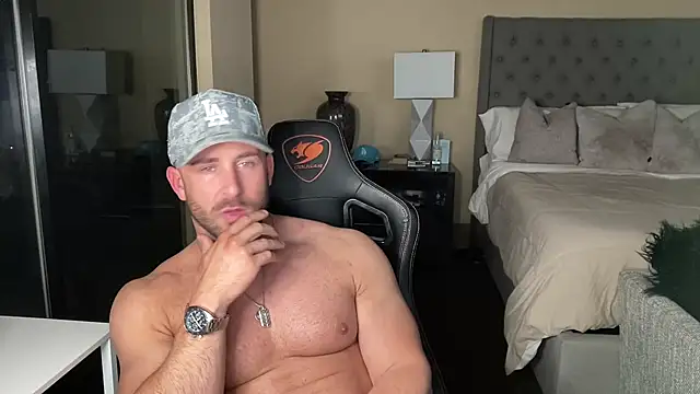 brettmycles28 online show from October 30, 1:41 am