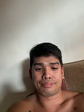 iampinoy19 online show from April 5, 8:00 am