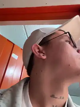 Kurtxxx22 online show from February 10, 9:30 pm