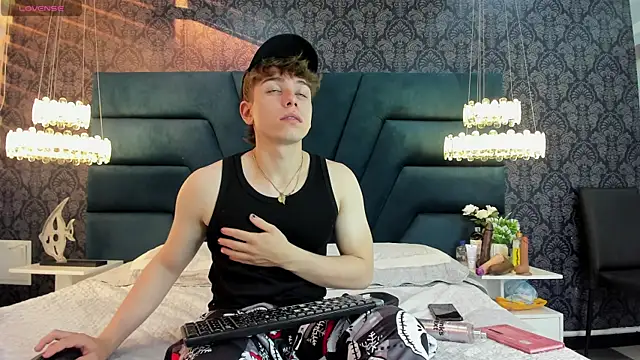 TaylerWhite online show from December 14, 11:50 am