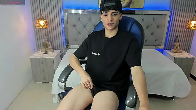SamBlack  online show from June 2, 2:18 pm